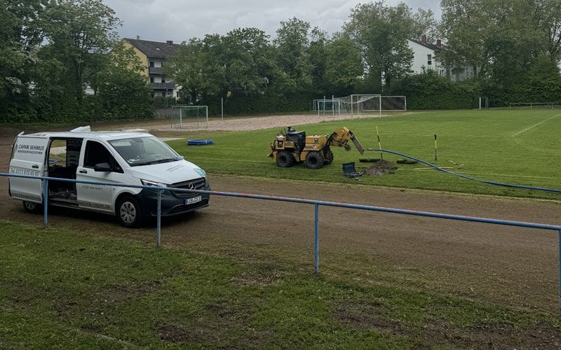 Sportplatz mit installierter Beregnungsanlage und Rain Bird Getrieberegnern in Mannheim