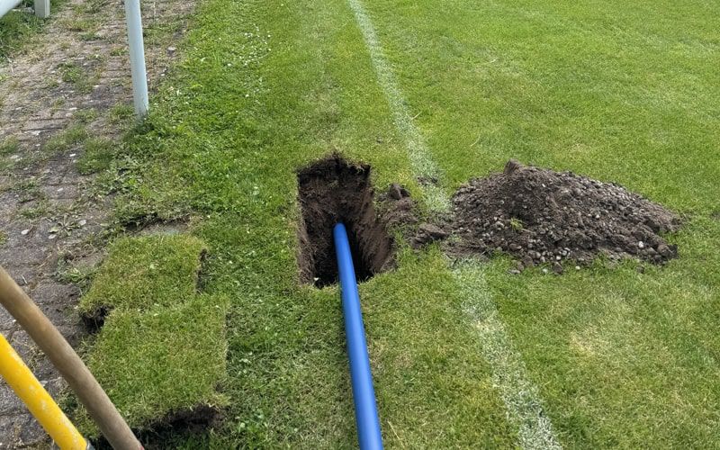 Sportplatz mit installierter Bewässerungsanlage und Toro Getrieberegnern in Landau