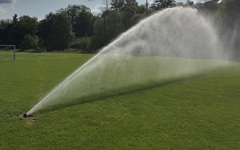 Sportplatzbewässerung mit Zisterne und Hybrid-System für Haupt- und Trainingsplatz in Stuttgart