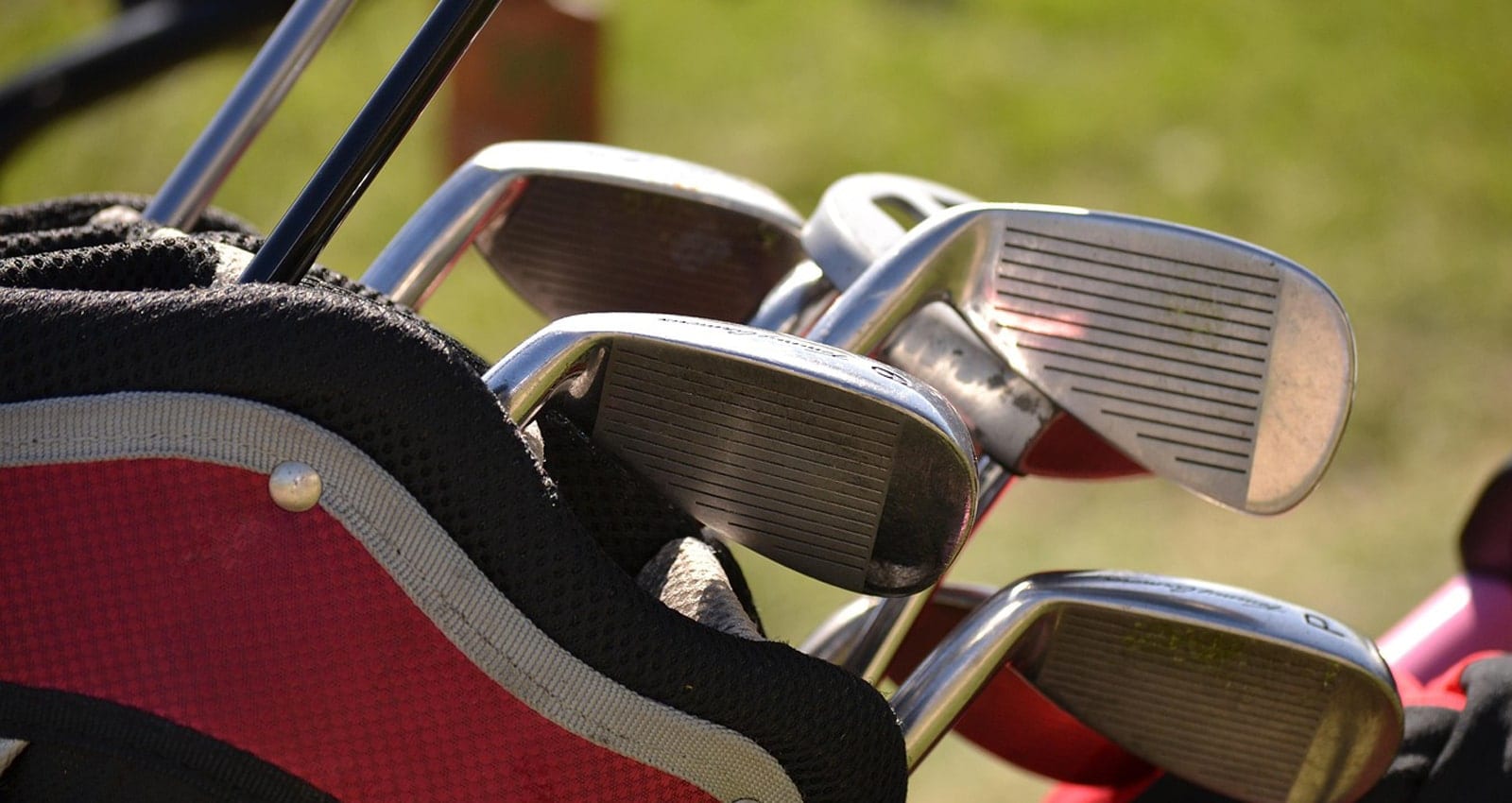 Professionelle Golfplatzbewässerung für vitale Greens und Fairways zur Unterstützung der agronomischen Rasenpflege und optimalen Bodenphysiologie