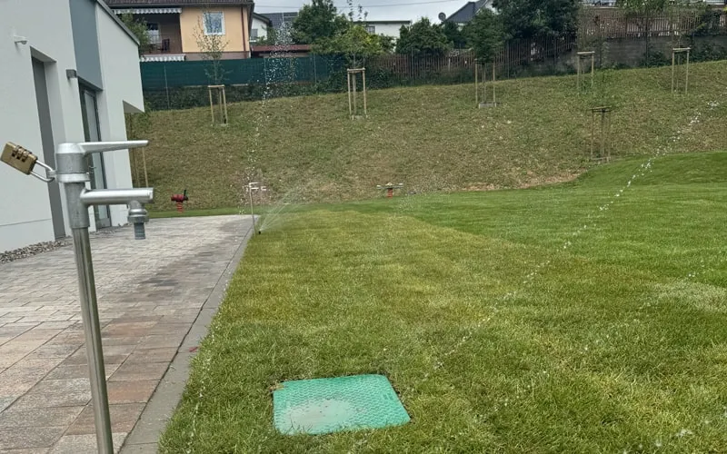 Beregnungsanlage mit Sprühregnern für Außenflächen einer KITA in Weiler bei Bingen