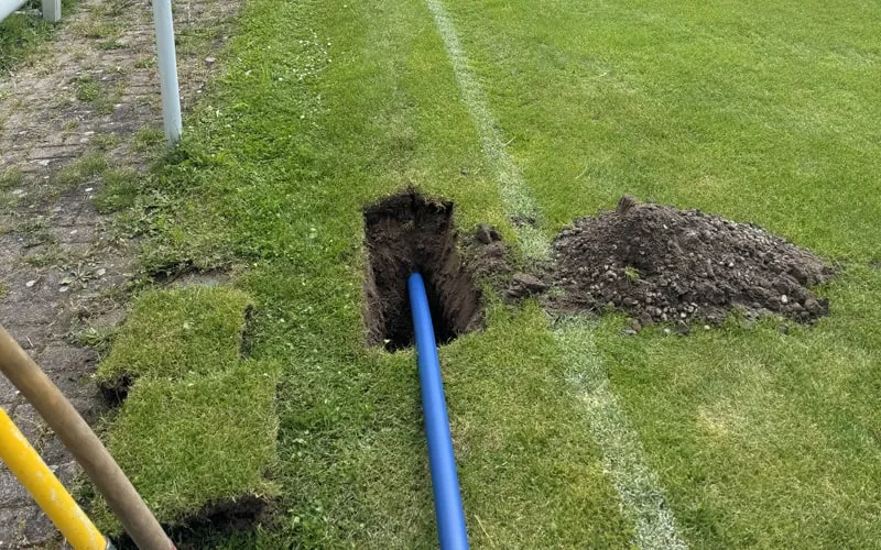 Sportplatz mit installierter Bewässerungsanlage und Toro Getrieberegnern in Landau