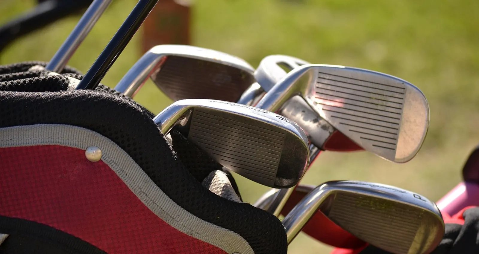 Professionelle Golfplatzbewässerung für vitale Greens und Fairways zur Unterstützung der agronomischen Rasenpflege und optimalen Bodenphysiologie