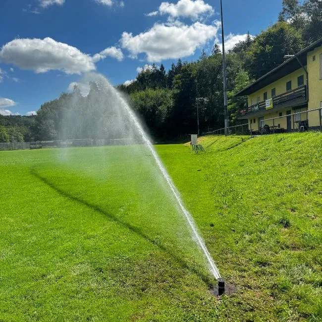 sportplatzberegnung-kaiserslautern Eine Sportplatzberegnung die den Fussballplatz in Kaiserslautern beregnet